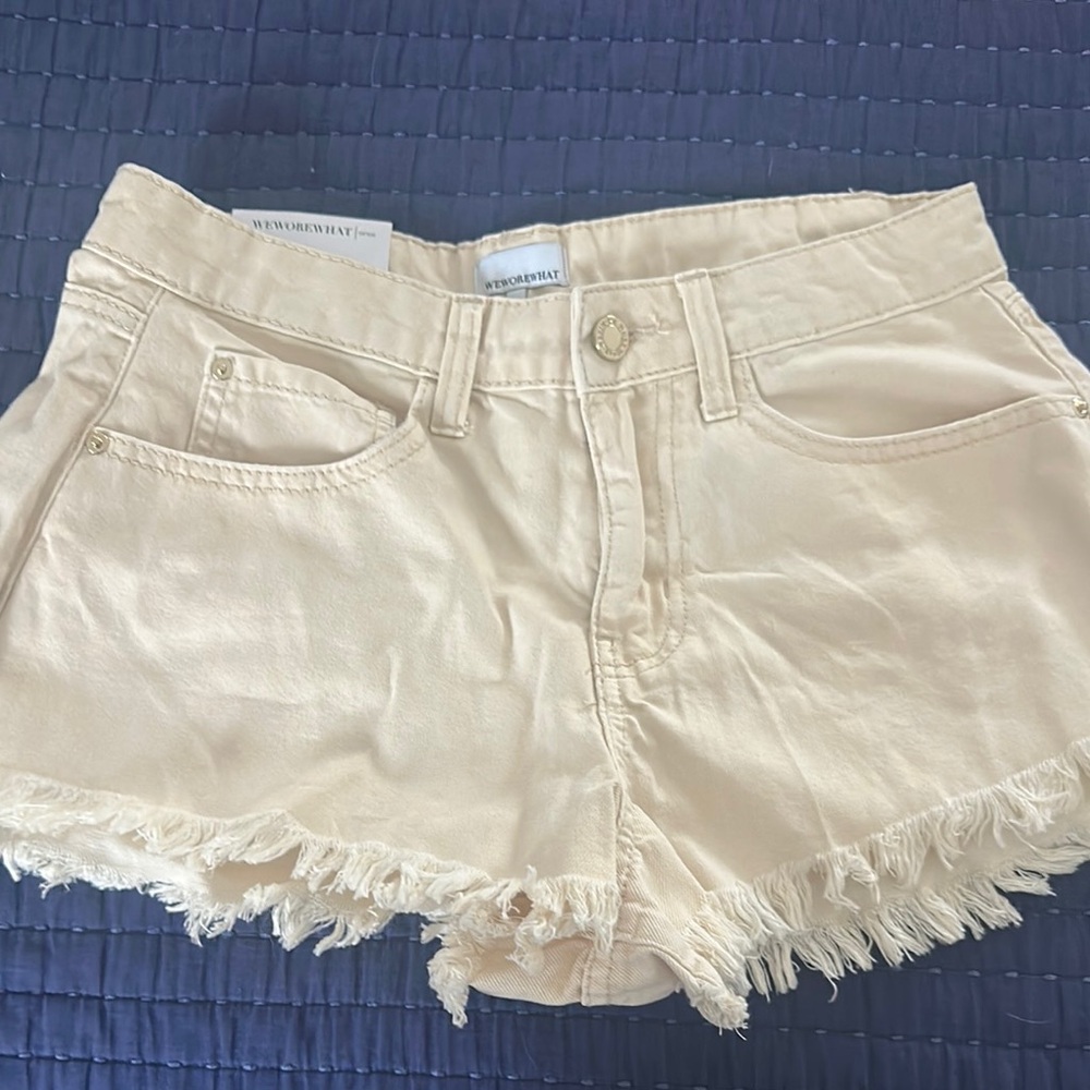Weworewhat New Women's Cream Frayed Hem Shorts